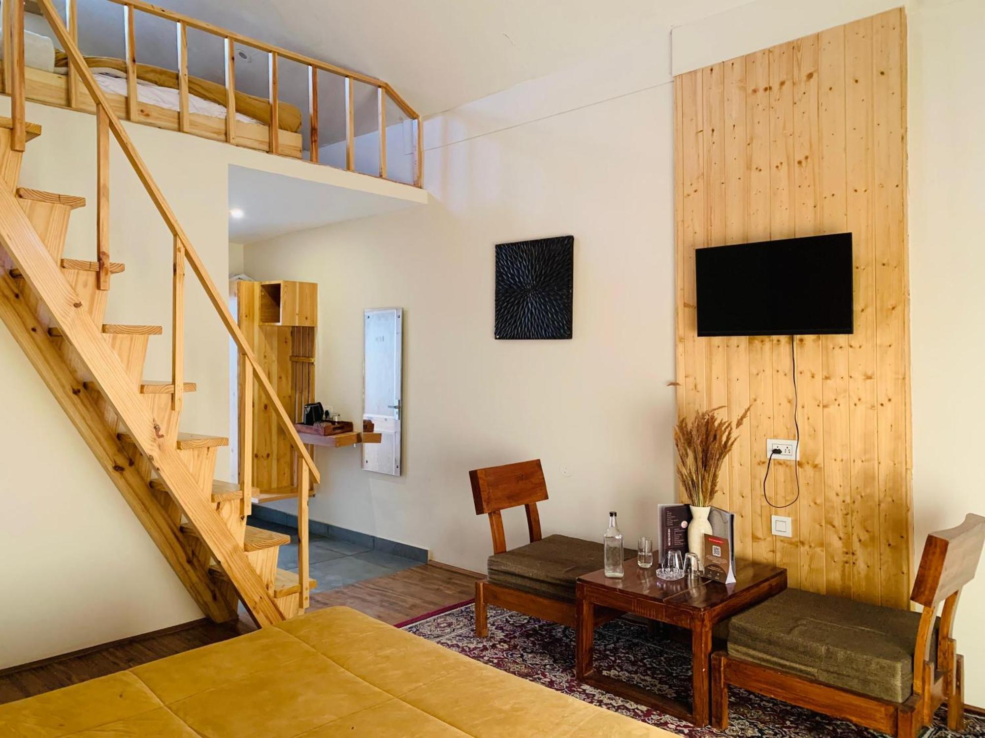 The Bulevar - Whispering Willows Hotell Sissu Exteriör bild