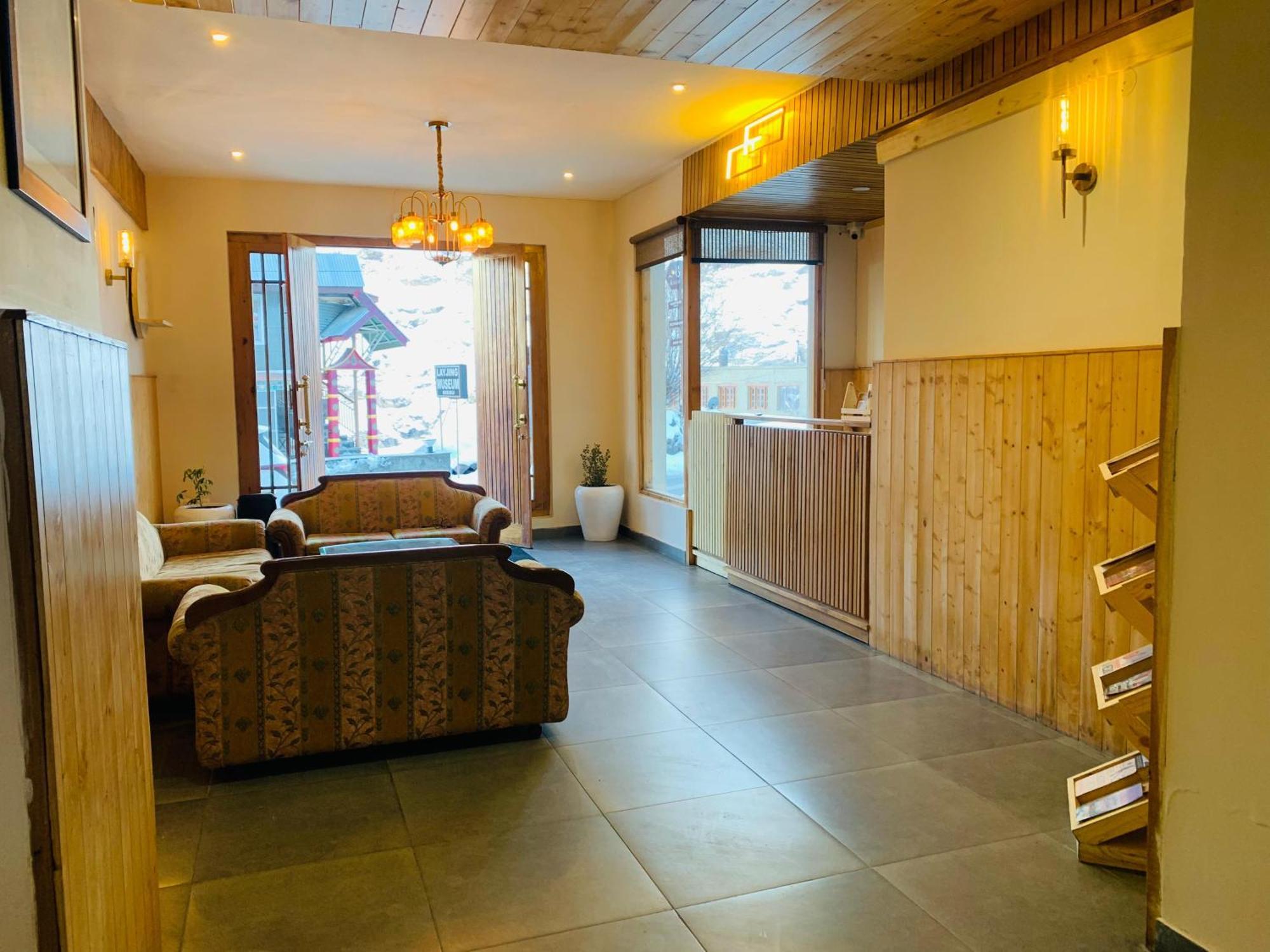 The Bulevar - Whispering Willows Hotell Sissu Exteriör bild