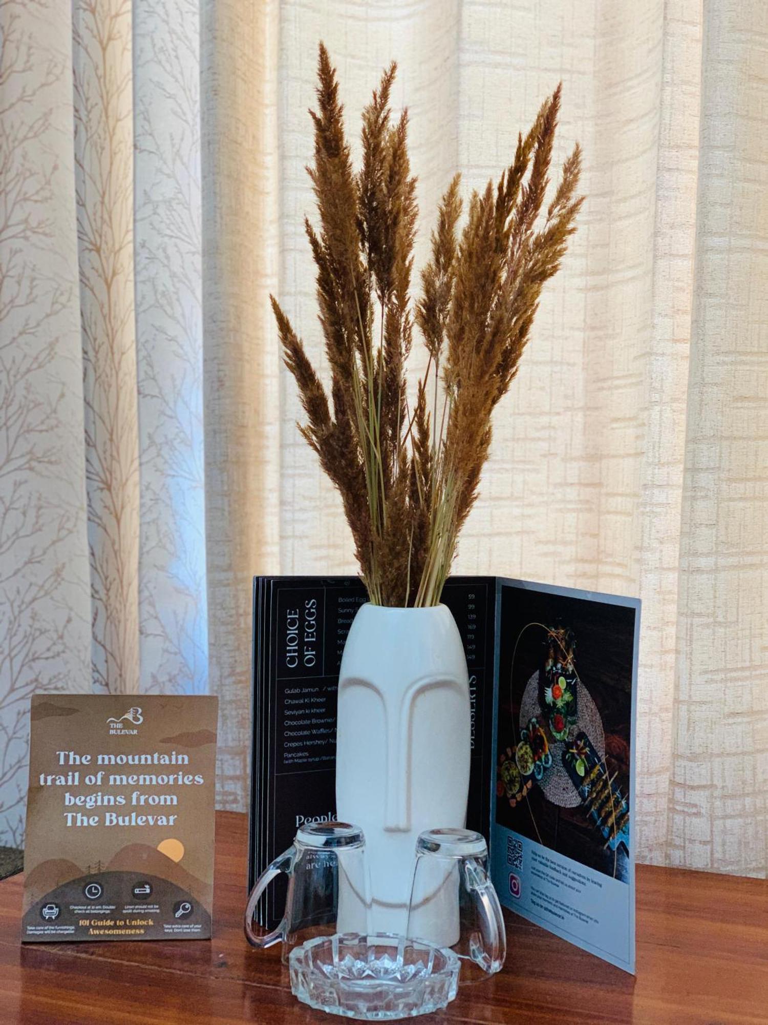 The Bulevar - Whispering Willows Hotell Sissu Exteriör bild